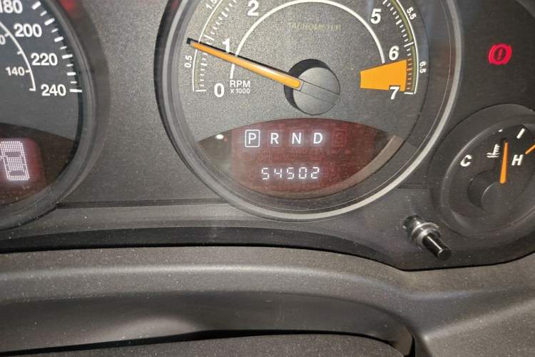 Used Jeep Compass 2014 2.4L four-wheel drive sport version Odometer Close Up