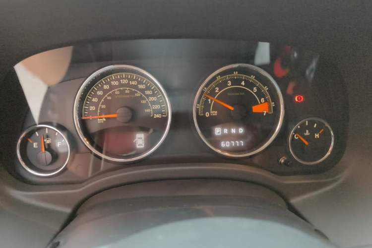 Used Jeep Compass 2014 2.4L four-wheel drive luxury version Odometer Close Up