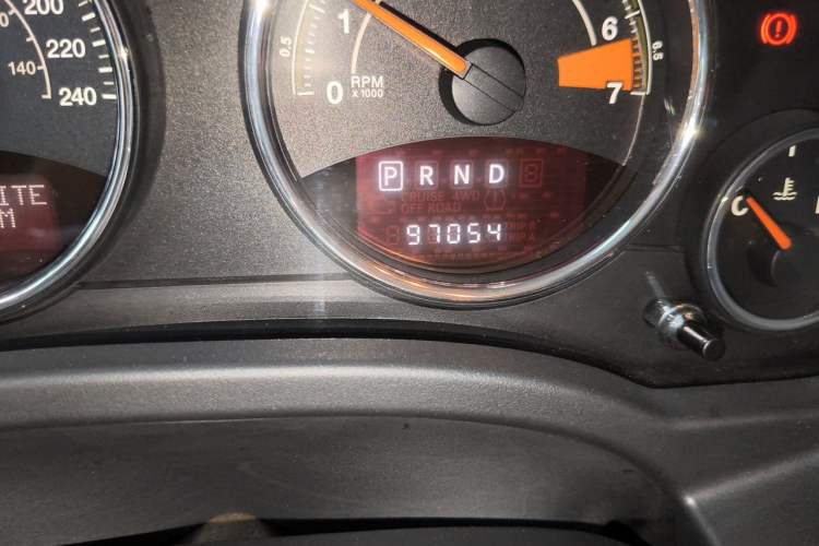 Used Jeep Compass 2014 2.0L two-wheel drive luxury version Odometer Close Up