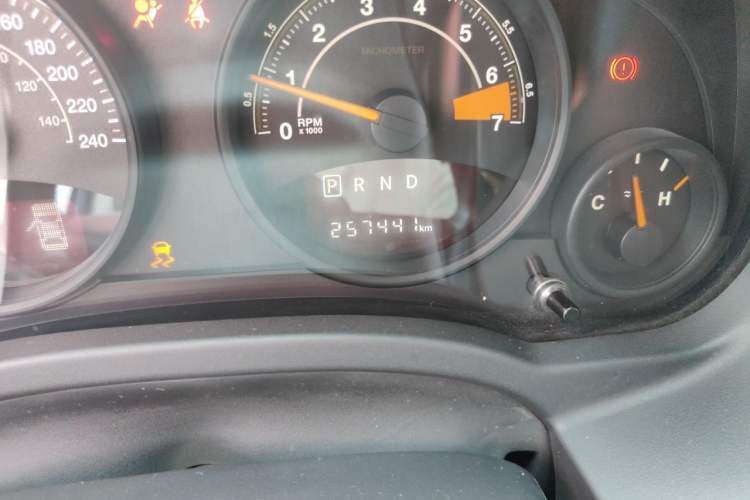 Used Jeep Compass 2014 2.0L two-wheel drive sport version Odometer Close Up