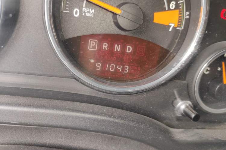 Used Jeep Compass 2014 2.4L Four-Wheel Drive Serpentine Collection Edition Odometer Close Up
