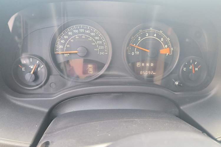 Used Jeep Compass 2014 2.0L two-wheel drive sport version Odometer Close Up