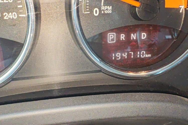 Used Jeep Compass 2014 2.4L Four-Wheel Drive Serpentine Collection Edition Odometer Close Up