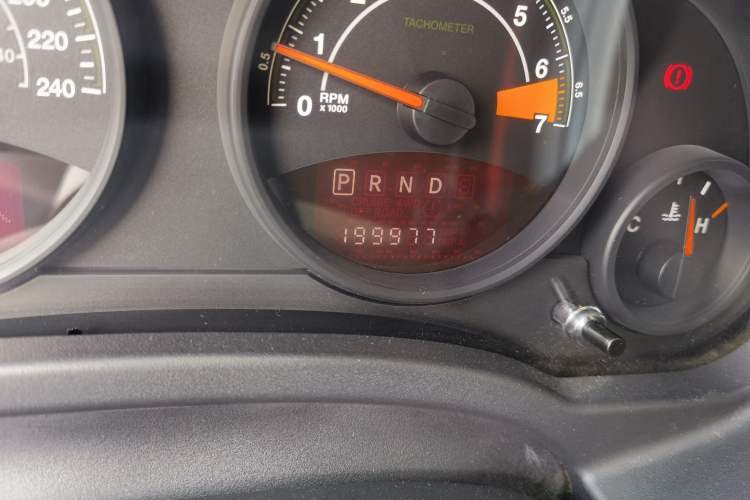 Used Jeep Compass 2014 2.4L four-wheel drive sport version Odometer Close Up