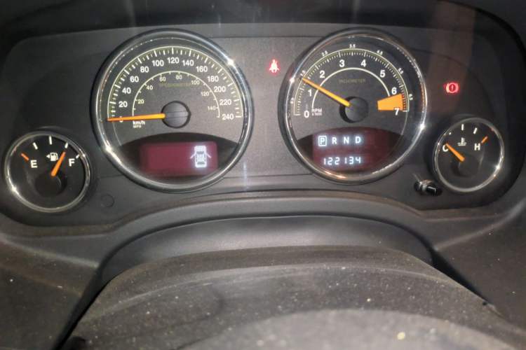 Used Jeep Compass 2014 2.4L four-wheel drive sport version Odometer Close Up