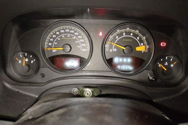Used Jeep Compass 2014 2.0L two-wheel drive sport version Odometer Close Up