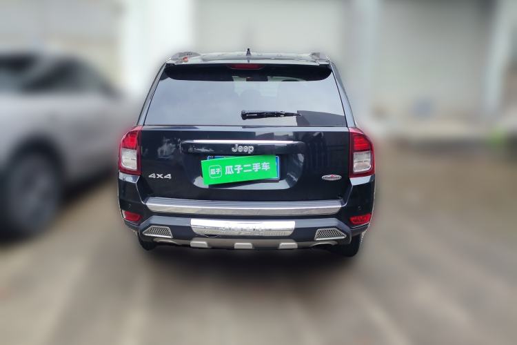 Used Jeep Compass 2014 2.4L four-wheel drive sport version Rear