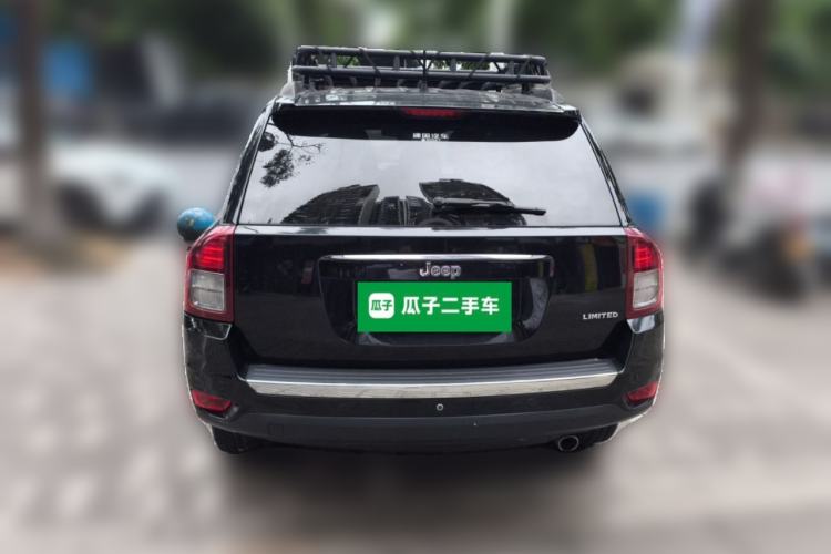 Used Jeep Compass 2014 2.4L four-wheel drive luxury version Rear