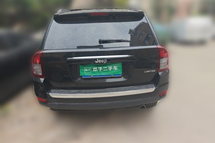 Used Jeep Compass 2014 2.4L four-wheel drive luxury version Rear