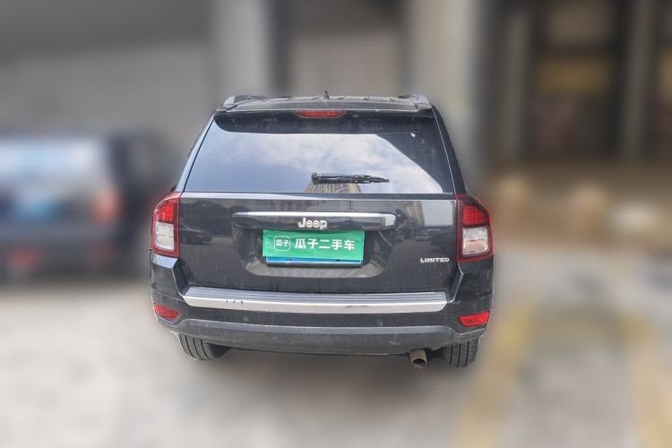Used Jeep Compass 2014 2.4L four-wheel drive luxury version Rear