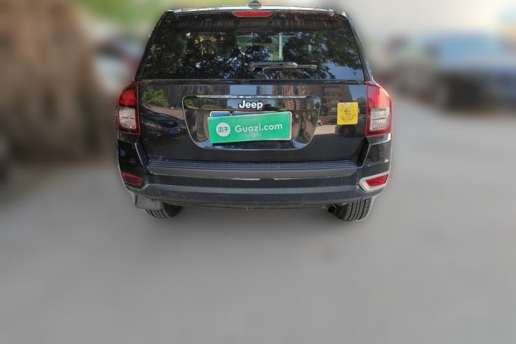 Used Jeep Compass 2014 2.4L four-wheel drive sport version Rear