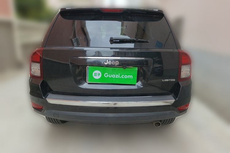 Used Jeep Compass 2014 2.4L four-wheel drive luxury version Rear