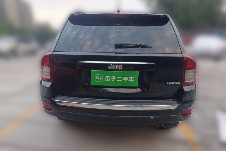 Used Jeep Compass 2014 2.4L four-wheel drive luxury version Rear