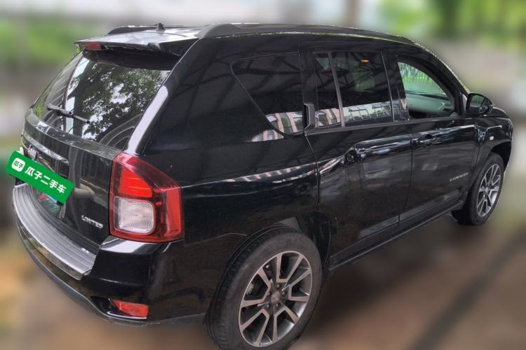 Used Jeep Compass 2014 2.0L two-wheel drive luxury version Rear Right 45 Deg