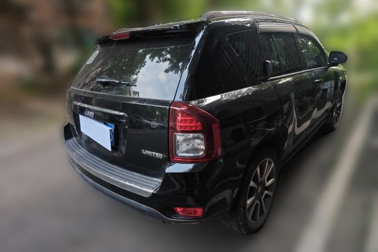 Used Jeep Compass 2014 2.0L two-wheel drive luxury version Rear Right 45 Deg