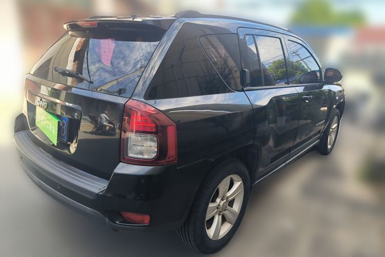 Used Jeep Compass 2014 2.0L two-wheel drive sport version Rear Right 45 Deg