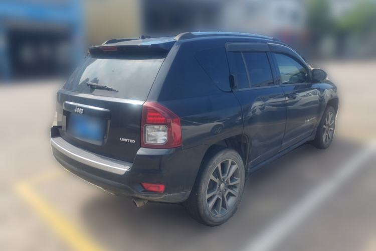 Used Jeep Compass 2014 2.0L two-wheel drive luxury version Rear Right 45 Deg