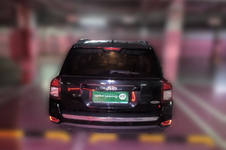 Used Jeep Compass 2014 2.4L four-wheel drive sport version Rear