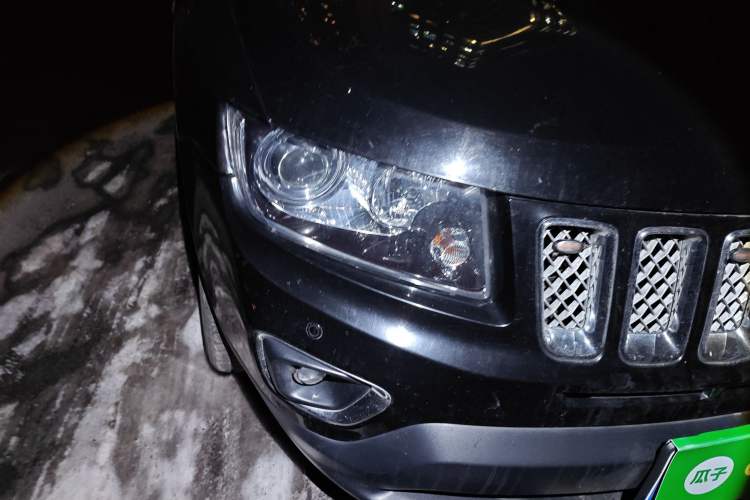 Used Jeep Compass 2014 2.4L four-wheel drive luxury navigation version Right Front Headlight