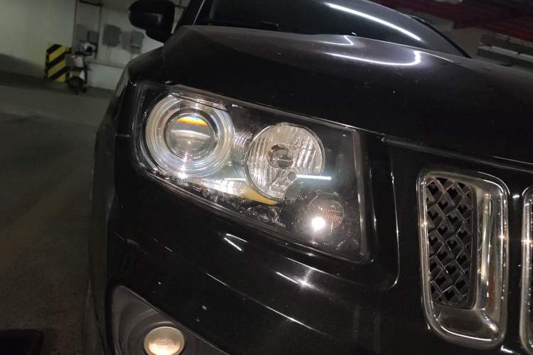Used Jeep Compass 2014 2.0L two-wheel drive sport version Right Front Headlight