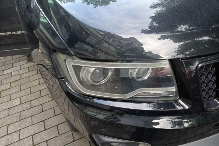 Used Jeep Compass 2014 Revised Version 2.4L Four-Wheel Drive Comfort Edition Right Front Headlight