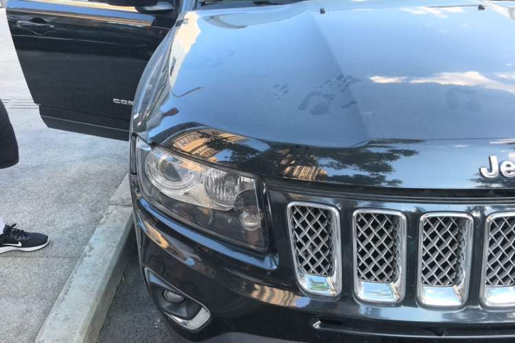 Used Jeep Compass 2014 2.0L two-wheel drive luxury version Right Front Headlight