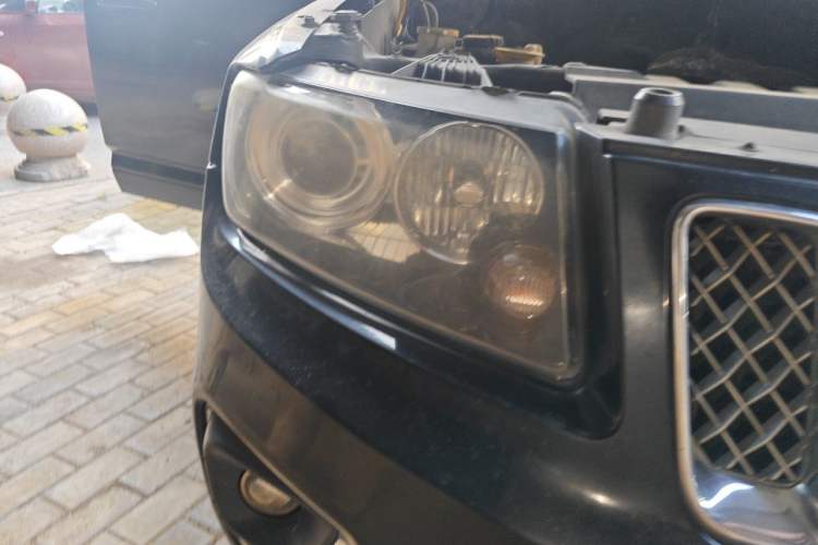 Used Jeep Compass 2014 2.4L four-wheel drive luxury version Right Front Headlight