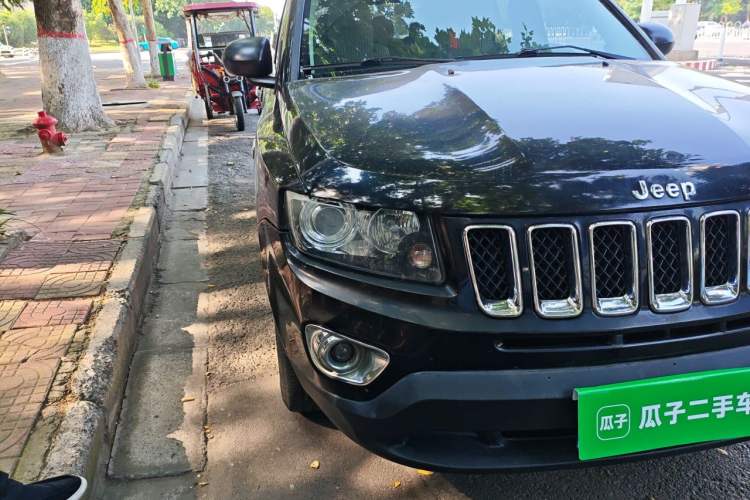 Used Jeep Compass 2014 2.4L four-wheel drive sport version Right Front Headlight