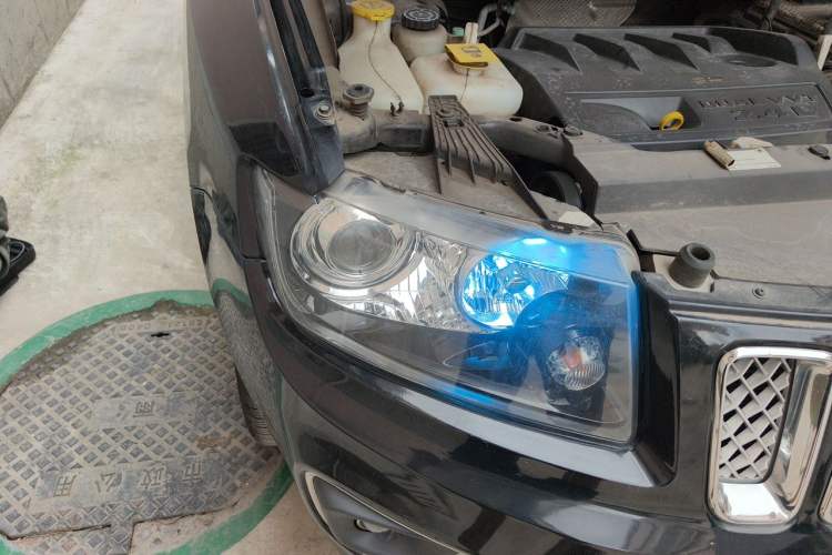 Used Jeep Compass 2014 2.4L four-wheel drive luxury version Right Front Headlight