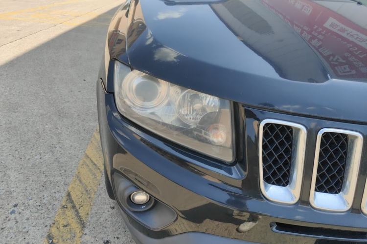 Used Jeep Compass 2014 2.0L two-wheel drive sport version Right Front Headlight