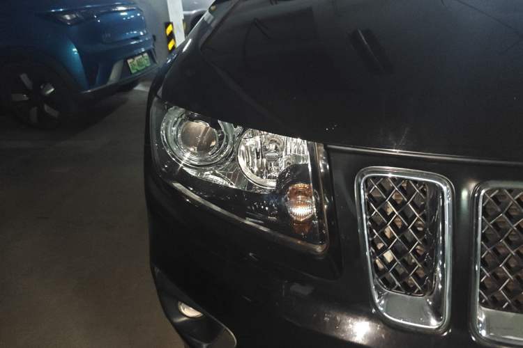 Used Jeep Compass 2014 Revised Version 2.4L Four-Wheel Drive Comfort Edition Right Front Headlight