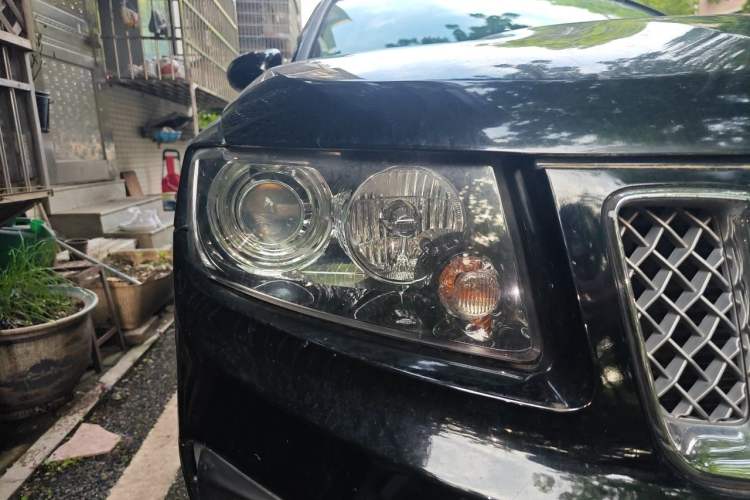Used Jeep Compass 2014 2.0L two-wheel drive luxury version Right Front Headlight
