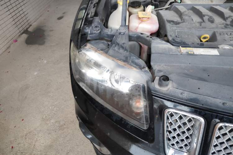 Used Jeep Compass 2014 2.4L four-wheel drive luxury navigation version Right Front Headlight