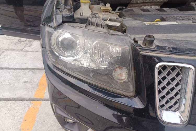 Used Jeep Compass 2014 2.4L four-wheel drive luxury version Right Front Headlight