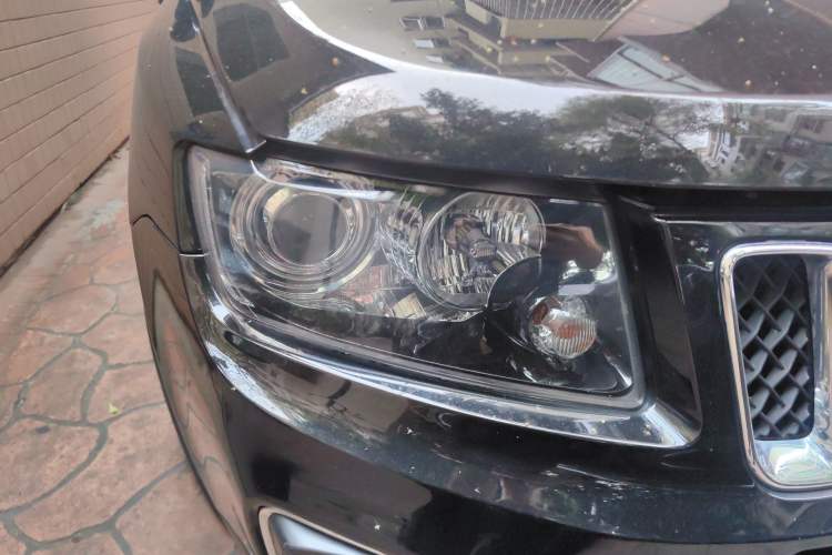 Used Jeep Compass 2014 2.4L four-wheel drive luxury version Right Front Headlight