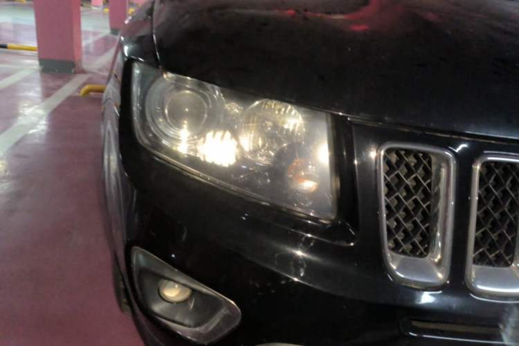 Used Jeep Compass 2014 2.4L four-wheel drive sport version Right Front Headlight