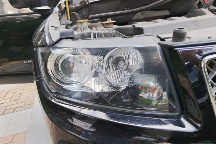 Used Jeep Compass 2014 Revised Version 2.4L Four-Wheel Drive Luxury Edition Right Front Headlight