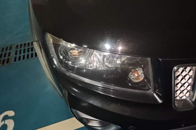 Used Jeep Compass 2014 2.0L two-wheel drive luxury version Right Front Headlight
