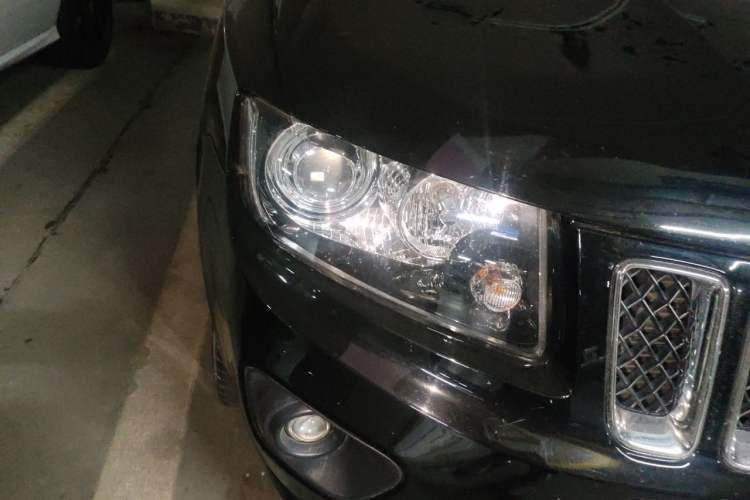 Used Jeep Compass 2014 2.0L two-wheel drive sport version Right Front Headlight
