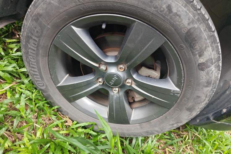 Used Jeep Compass 2014 Revised Version 2.4L Four-Wheel Drive Comfort Edition Right Front Wheel Hub