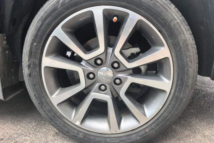Used Jeep Compass 2014 Revised Version 2.4L Four-Wheel Drive Comfort Edition Right Front Wheel Hub
