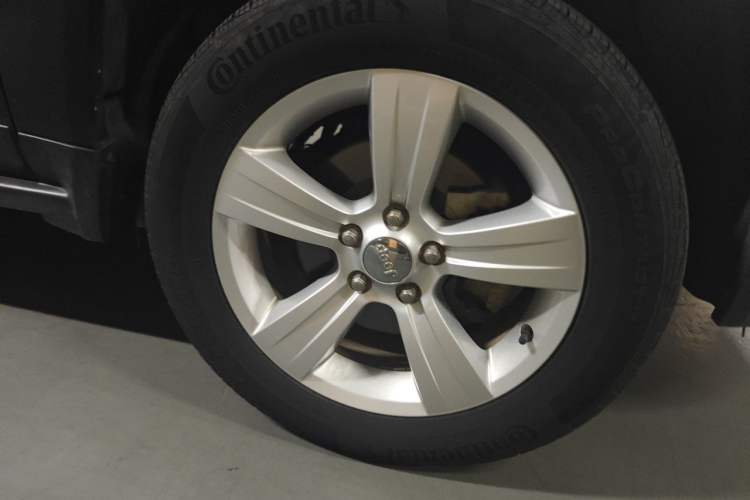 Used Jeep Compass 2014 Revised Version 2.4L Four-Wheel Drive Comfort Edition Right Front Wheel Hub