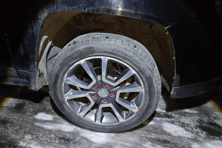 Used Jeep Compass 2014 2.4L four-wheel drive luxury navigation version Right Front Wheel Hub