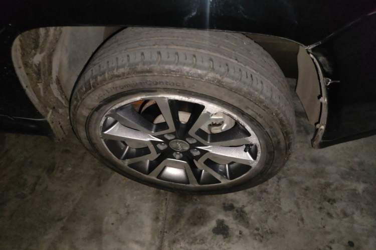 Used Jeep Compass 2014 2.0L two-wheel drive luxury version Right Front Wheel Hub
