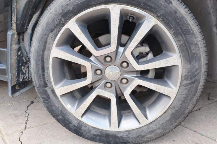 Used Jeep Compass 2014 Revised Version 2.0L Two-Wheel Drive Elite Edition Right Front Wheel Hub