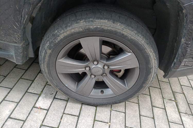 Used Jeep Compass 2014 Revised Version 2.4L Four-Wheel Drive Comfort Edition Right Front Wheel Hub
