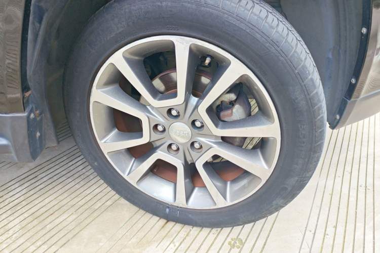 Used Jeep Compass 2014 Revised Version 2.0L Two-Wheel Drive Elite Edition Right Front Wheel Hub