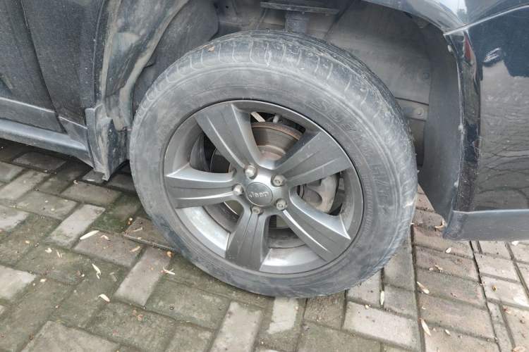 Used Jeep Compass 2014 Revised Version 2.4L Four-Wheel Drive Comfort Edition Right Front Wheel Hub