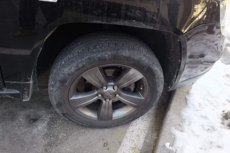 Used Jeep Compass 2014 Revised Version 2.4L Four-Wheel Drive Comfort Edition Right Front Wheel Hub