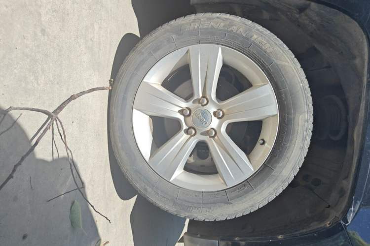 Used Jeep Compass 2014 2.0L two-wheel drive sport version Right Front Wheel Hub